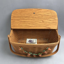 Load image into Gallery viewer, Longaberger Large Market Picnic Basket with Lid &amp; Knob TWB 1992 with Carrots (8x15x10)
