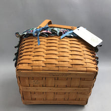 Load image into Gallery viewer, Longaberger Gourmet Picnic Basket, Liner &amp; Protector (9x11x13)
