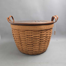 Load image into Gallery viewer, Longaberger Large Corn Basket #14443 w/ Insert &amp; Checkers Lid Set (~12x17x17)
