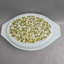 Load image into Gallery viewer, Pyrex Verde Olive Green Casserole Baking Dish w/ Lid (2 1/2 Qt)
