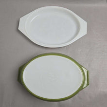 Load image into Gallery viewer, Pyrex Verde Olive Green Casserole Baking Dish w/ Lid (2 1/2 Qt)
