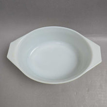 Load image into Gallery viewer, Pyrex #043 Green Baking Dish (No Lid)
