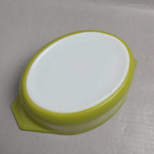 Load image into Gallery viewer, Pyrex #043 Green Baking Dish (No Lid)
