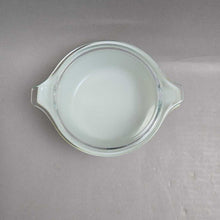 Load image into Gallery viewer, Pyrex #472 Green Baking Dish w/ Clear Lid (1 1/2 Pt)
