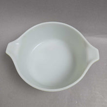 Load image into Gallery viewer, Pyrex #472 Green Baking Dish w/ Clear Lid (1 1/2 Pt)
