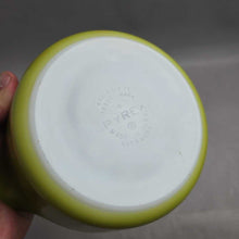 Load image into Gallery viewer, Pyrex #472 Green Baking Dish w/ Clear Lid (1 1/2 Pt)
