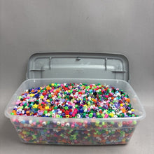 Load image into Gallery viewer, Tote of Assorted Plastic Beads (4x13x7.5)
