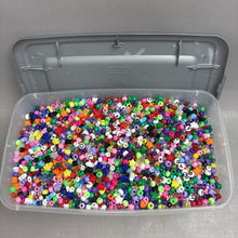 Load image into Gallery viewer, Tote of Assorted Plastic Beads (4x13x7.5)
