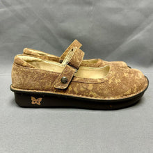 Load image into Gallery viewer, Alegria by PG Lite Paloma Embossed Floral Brown Leather Mary Jane Shoes (6-6.5)
