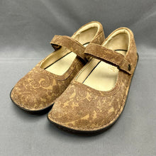 Load image into Gallery viewer, Alegria by PG Lite Paloma Embossed Floral Brown Leather Mary Jane Shoes (6-6.5)
