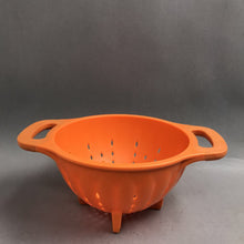 Load image into Gallery viewer, Kitchenaid 1.5 Qt Colander Tangerine Orange
