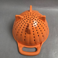 Load image into Gallery viewer, Kitchenaid 1.5 Qt Colander Tangerine Orange
