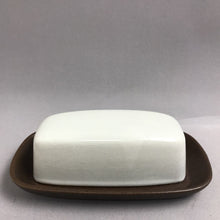 Load image into Gallery viewer, Denby Butter Dish Brown Base White Cover (7x4)
