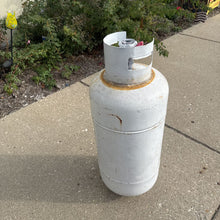 Load image into Gallery viewer, Propane Tank 40lb
