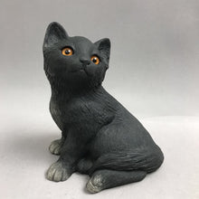 Load image into Gallery viewer, Vintage Sandicast Sandra Brue Sitting Black Kitten (6")
