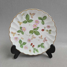 Load image into Gallery viewer, Wedgwood Wild Strawberry Round Templeton Tray / Pin Dish (4 3/4")
