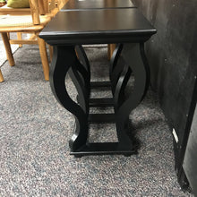 Load image into Gallery viewer, Black End Table w/Curved Legs (23x14x14)
