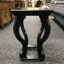 Load image into Gallery viewer, Black End Table w/Curved Legs (23x14x14)
