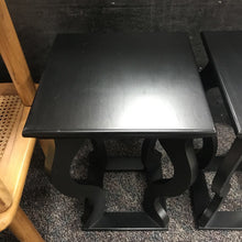 Load image into Gallery viewer, Black End Table w/Curved Legs (23x14x14)
