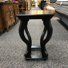 Load image into Gallery viewer, Black End Table w/Curved Legs (23x14x14)

