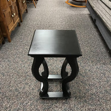 Load image into Gallery viewer, Black End Table w/Curved Legs (23x14x14)
