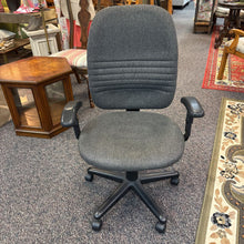 Load image into Gallery viewer, Office Chair (41x20x26)

