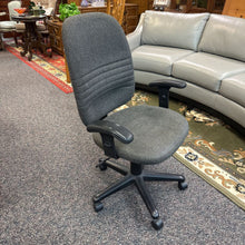 Load image into Gallery viewer, Office Chair (41x20x26)
