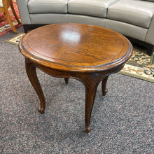 Load image into Gallery viewer, Oak End Table (22x22x26)
