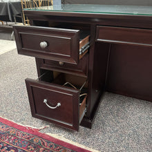 Load image into Gallery viewer, Office Desk (32x61x24)
