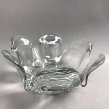 Load image into Gallery viewer, Vintage MCM Art Deco Clear Art Glass Flower Shape Bowl (3.5x8)

