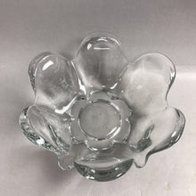Load image into Gallery viewer, Vintage MCM Art Deco Clear Art Glass Flower Shape Bowl (3.5x8)
