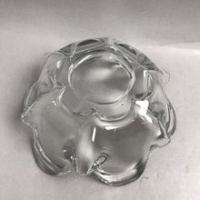 Load image into Gallery viewer, Vintage MCM Art Deco Clear Art Glass Flower Shape Bowl (3.5x8)
