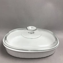 Load image into Gallery viewer, Corning Ware French White F-12-B 1.8L 9x7 Oval Casserole Dish w/ Glass Pyrex Lid
