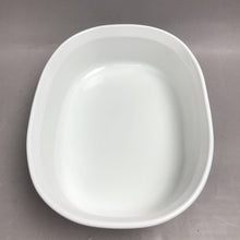 Load image into Gallery viewer, Corning Ware French White Oval Casserole Dish 2.8 Liter Ribbed F-2-B ( 8.5x11)
