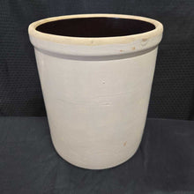Load image into Gallery viewer, Robinson Ransbottom Stoneware Crock (6 Gallon)
