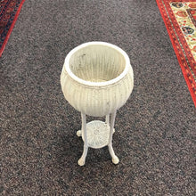 Load image into Gallery viewer, Wicker Pot Holder
