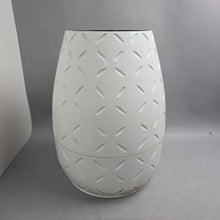 Load image into Gallery viewer, White Planter (19")
