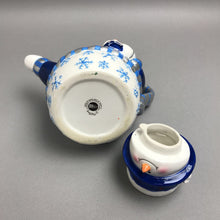Load image into Gallery viewer, Houston Harvest Ceramics Winter Snowman Teapot (7.5x8)
