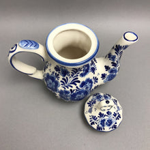 Load image into Gallery viewer, Vintage Delft Blue and White Hand Painted Floral Teapot (8x7)
