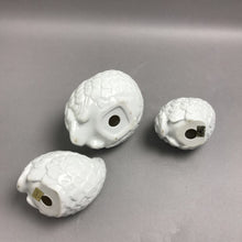 Load image into Gallery viewer, Set of 3 Vintage Quail Figurines Mom &amp; 2 Babies Homco Japan White Porcelain (6")
