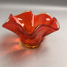 Load image into Gallery viewer, Vintage Amberina Viking Art Glass Petal Handkerchief Bowl(3.5")
