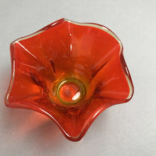 Load image into Gallery viewer, Vintage Amberina Viking Art Glass Petal Handkerchief Bowl(3.5")

