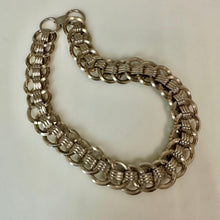 Load image into Gallery viewer, Vintage Goldtone Overlapping Circles Chunky Chain Necklace (15")
