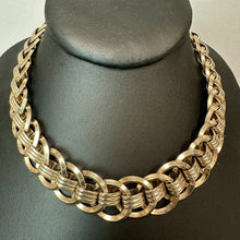 Load image into Gallery viewer, Vintage Goldtone Overlapping Circles Chunky Chain Necklace (15")
