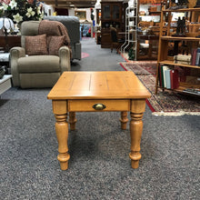 Load image into Gallery viewer, Pine End Table w/ Drawer (21x24x28)
