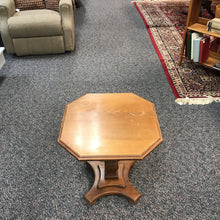 Load image into Gallery viewer, End Table AS IS (22x20x20)
