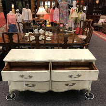 Load image into Gallery viewer, Henredon 6 Drawer Dresser (45x49x20)

