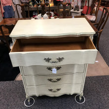 Load image into Gallery viewer, Henredon 5 Drawer Dresser (51x38x20)
