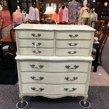 Load image into Gallery viewer, Henredon 6 Drawer Dresser (33x62x20)
