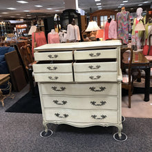 Load image into Gallery viewer, Henredon 6 Drawer Dresser (33x62x20)
